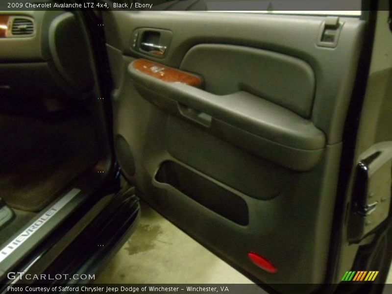 Black / Ebony 2009 Chevrolet Avalanche LTZ 4x4