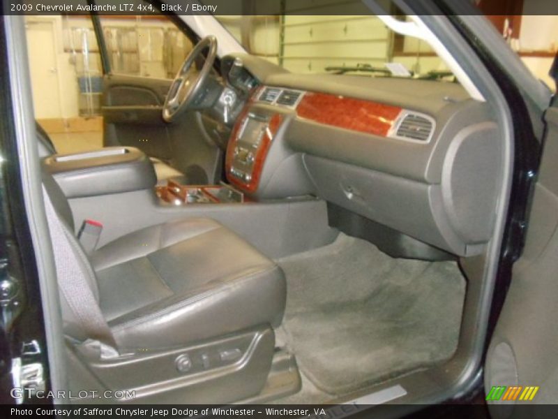 Black / Ebony 2009 Chevrolet Avalanche LTZ 4x4