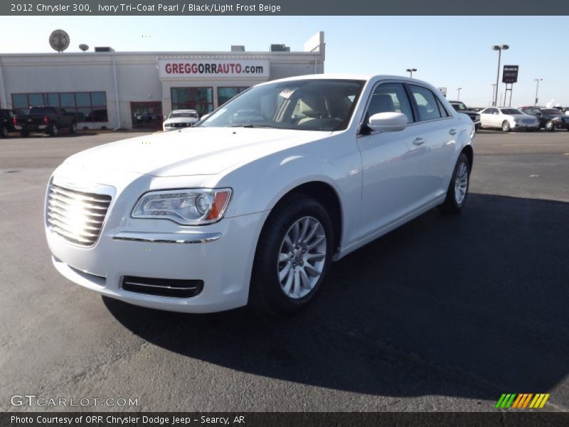 Ivory Tri-Coat Pearl / Black/Light Frost Beige 2012 Chrysler 300