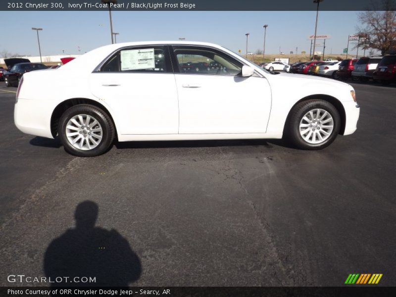 Ivory Tri-Coat Pearl / Black/Light Frost Beige 2012 Chrysler 300