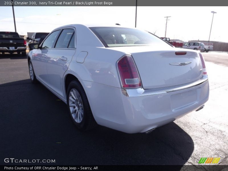 Ivory Tri-Coat Pearl / Black/Light Frost Beige 2012 Chrysler 300