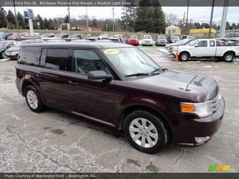 Front 3/4 View of 2011 Flex SE