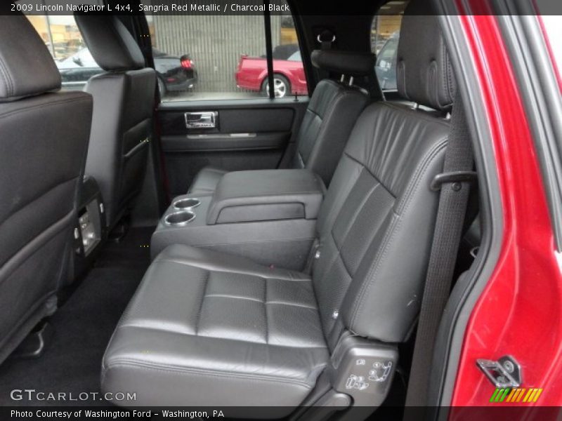 Rear Seat of 2009 Navigator L 4x4