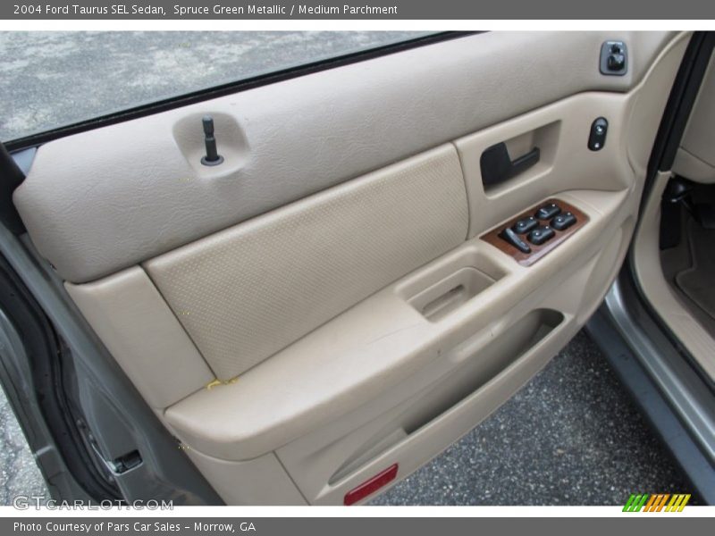 Door Panel of 2004 Taurus SEL Sedan