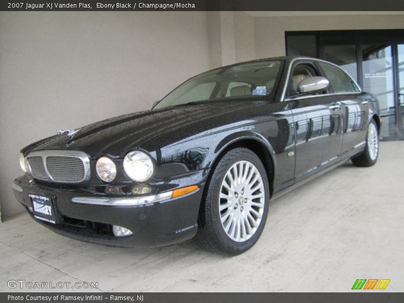 Ebony Black / Champagne/Mocha 2007 Jaguar XJ Vanden Plas