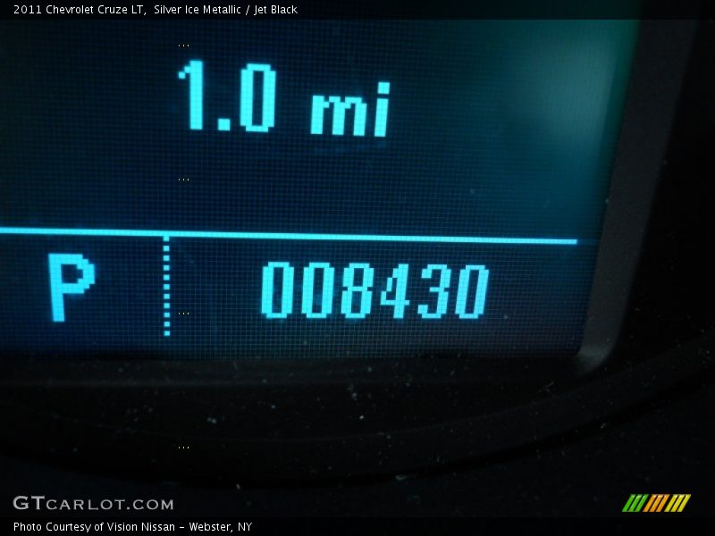Silver Ice Metallic / Jet Black 2011 Chevrolet Cruze LT
