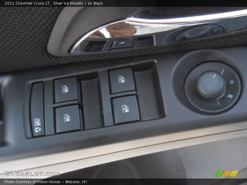 Silver Ice Metallic / Jet Black 2011 Chevrolet Cruze LT