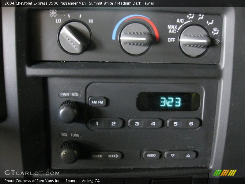 Summit White / Medium Dark Pewter 2004 Chevrolet Express 3500 Passenger Van