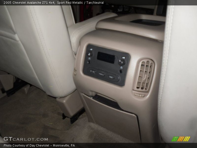 Sport Red Metallic / Tan/Neutral 2005 Chevrolet Avalanche Z71 4x4