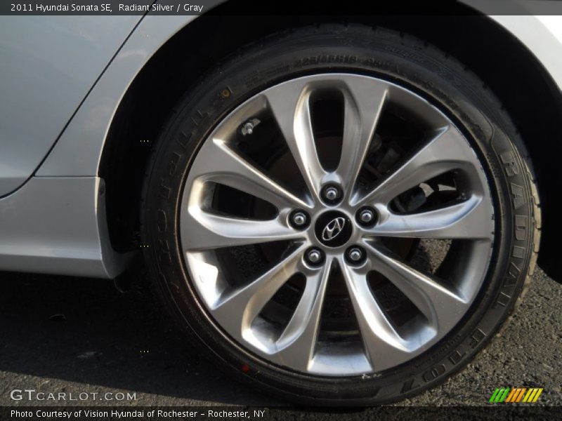Radiant Silver / Gray 2011 Hyundai Sonata SE
