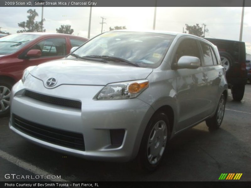 Silver Streak Mica / Charcoal Gray 2009 Scion xD