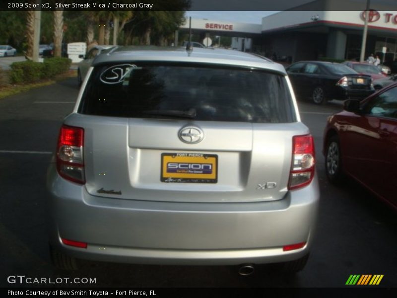 Silver Streak Mica / Charcoal Gray 2009 Scion xD