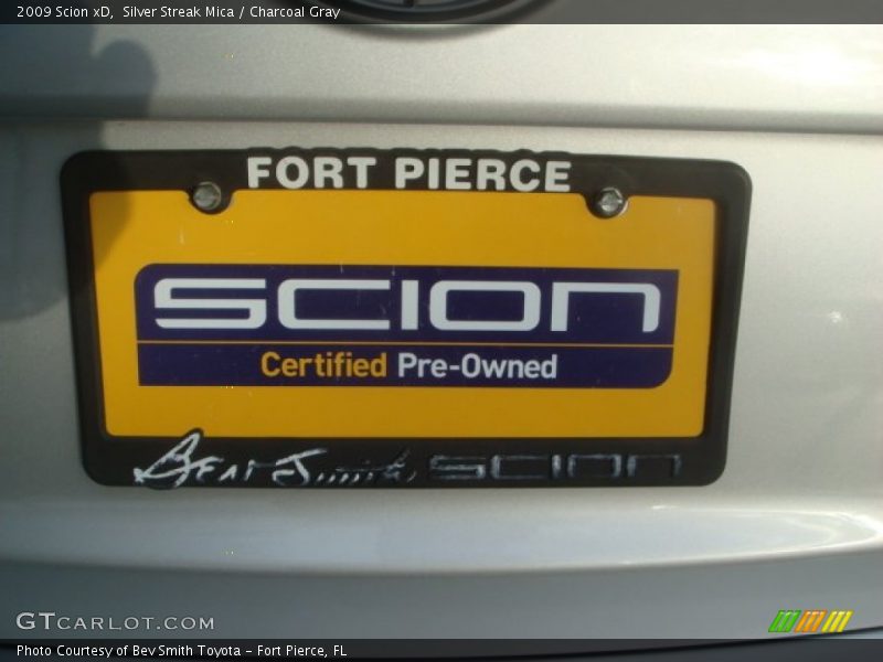 Silver Streak Mica / Charcoal Gray 2009 Scion xD