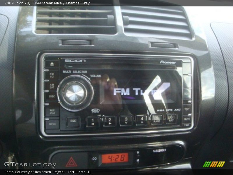 Silver Streak Mica / Charcoal Gray 2009 Scion xD