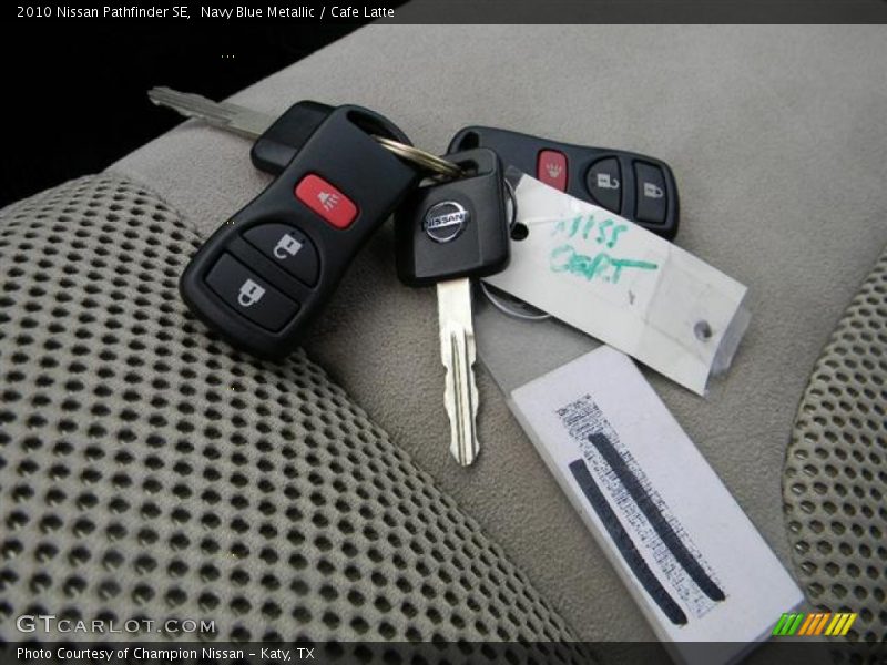 Keys of 2010 Pathfinder SE