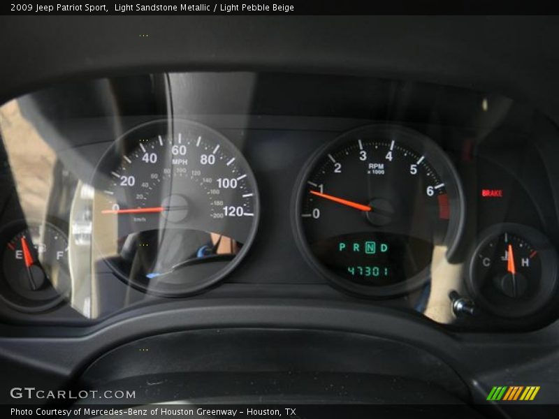 Light Sandstone Metallic / Light Pebble Beige 2009 Jeep Patriot Sport