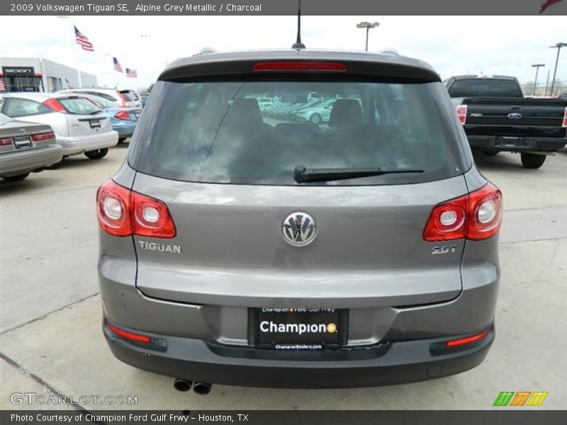 Alpine Grey Metallic / Charcoal 2009 Volkswagen Tiguan SE