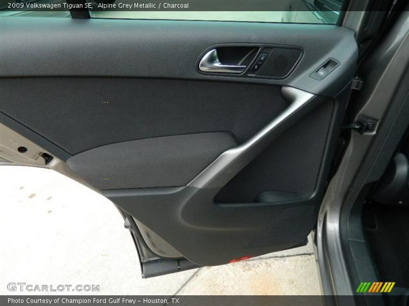 Alpine Grey Metallic / Charcoal 2009 Volkswagen Tiguan SE