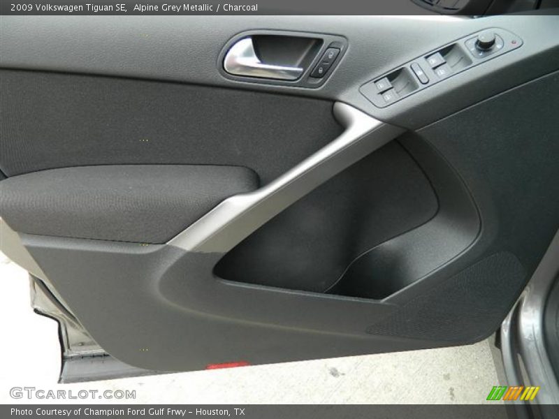 Alpine Grey Metallic / Charcoal 2009 Volkswagen Tiguan SE