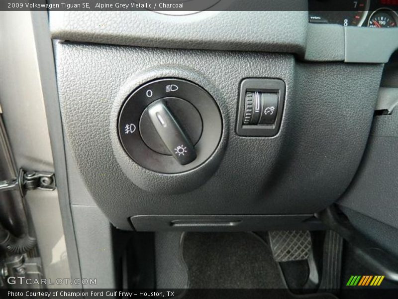 Alpine Grey Metallic / Charcoal 2009 Volkswagen Tiguan SE