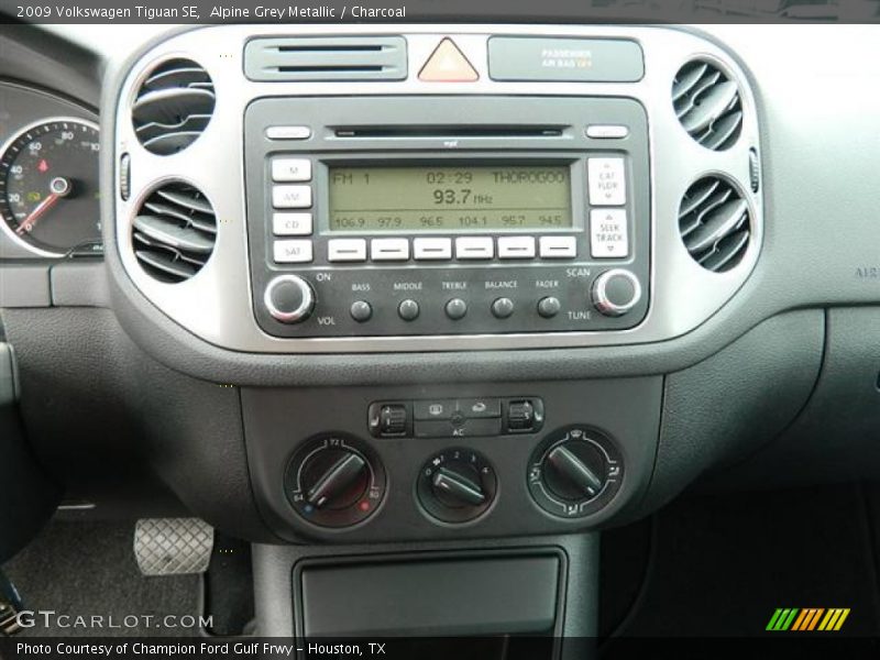 Alpine Grey Metallic / Charcoal 2009 Volkswagen Tiguan SE