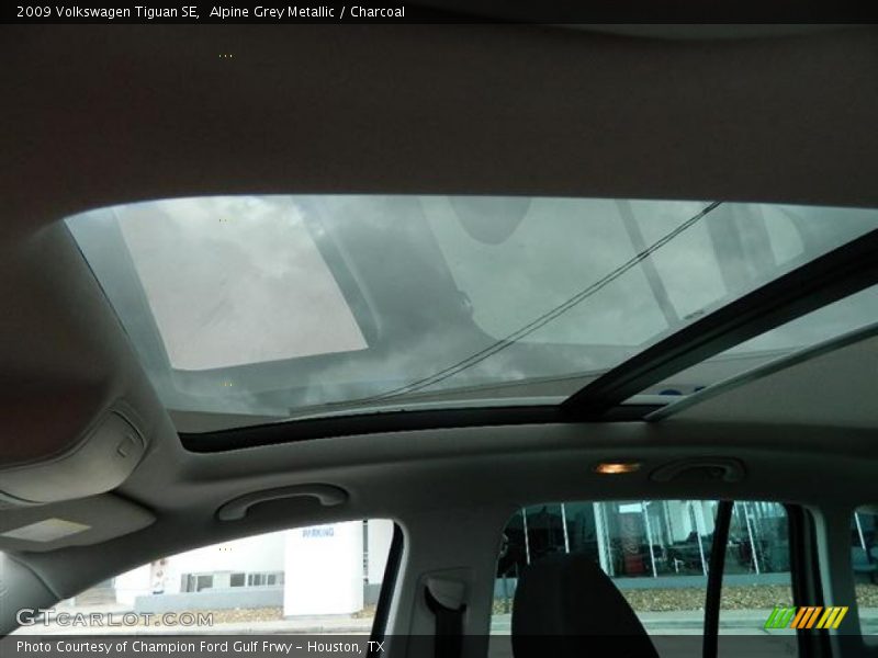 Alpine Grey Metallic / Charcoal 2009 Volkswagen Tiguan SE