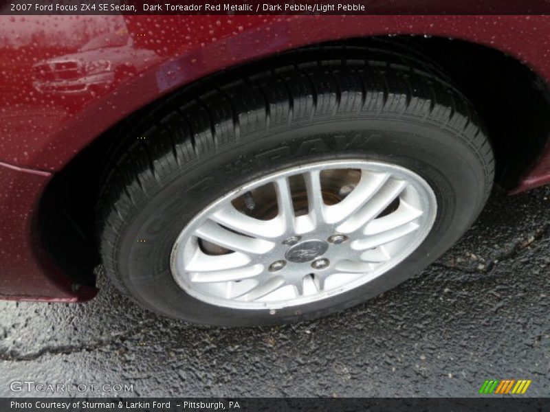 Dark Toreador Red Metallic / Dark Pebble/Light Pebble 2007 Ford Focus ZX4 SE Sedan