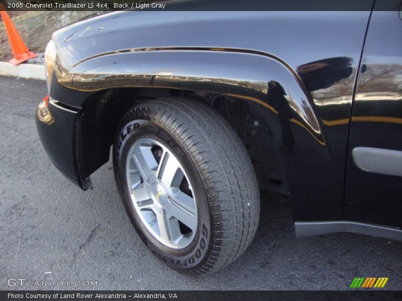 Black / Light Gray 2005 Chevrolet TrailBlazer LS 4x4