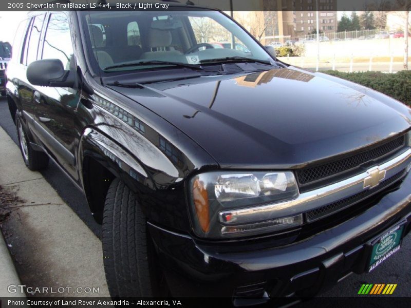 Black / Light Gray 2005 Chevrolet TrailBlazer LS 4x4