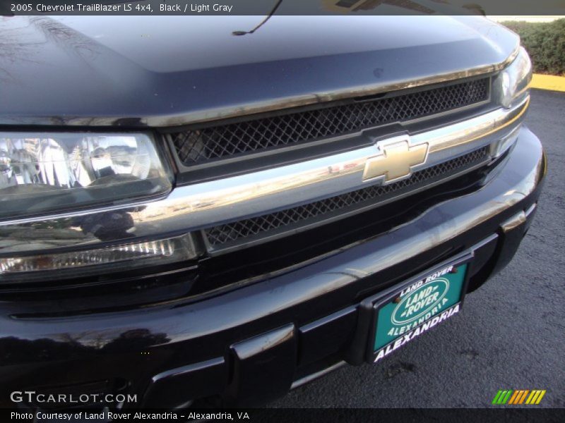 Black / Light Gray 2005 Chevrolet TrailBlazer LS 4x4