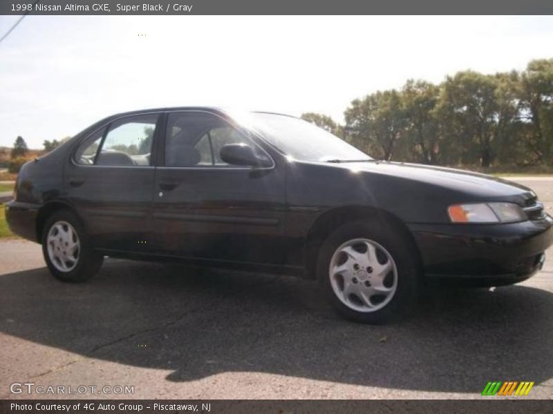 Super Black / Gray 1998 Nissan Altima GXE
