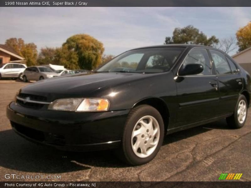 Super Black / Gray 1998 Nissan Altima GXE
