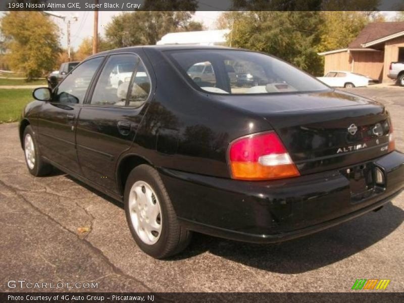 Super Black / Gray 1998 Nissan Altima GXE