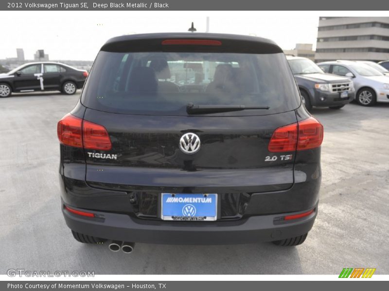 Deep Black Metallic / Black 2012 Volkswagen Tiguan SE