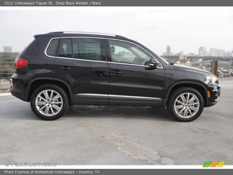 Deep Black Metallic / Black 2012 Volkswagen Tiguan SE