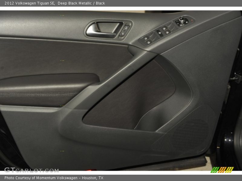 Deep Black Metallic / Black 2012 Volkswagen Tiguan SE