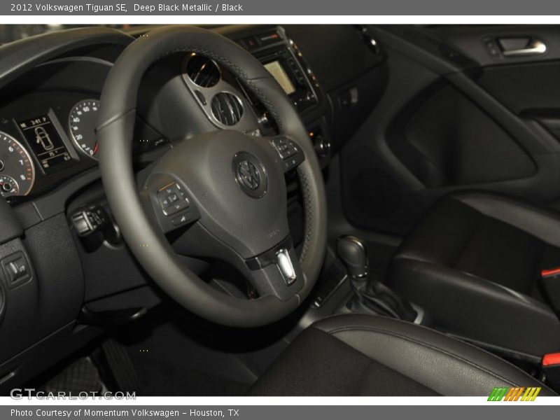 Deep Black Metallic / Black 2012 Volkswagen Tiguan SE