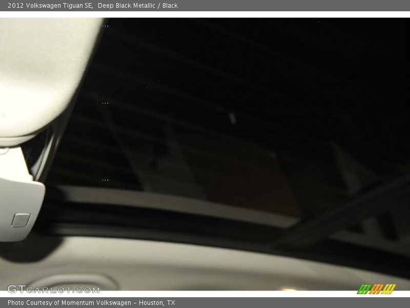 Deep Black Metallic / Black 2012 Volkswagen Tiguan SE