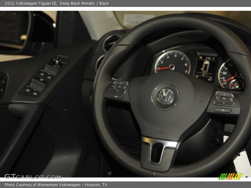 Deep Black Metallic / Black 2012 Volkswagen Tiguan SE