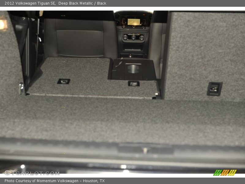 Deep Black Metallic / Black 2012 Volkswagen Tiguan SE