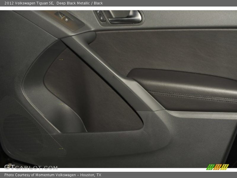 Deep Black Metallic / Black 2012 Volkswagen Tiguan SE