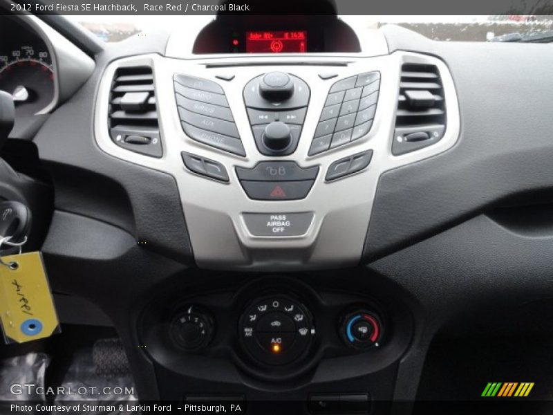Race Red / Charcoal Black 2012 Ford Fiesta SE Hatchback