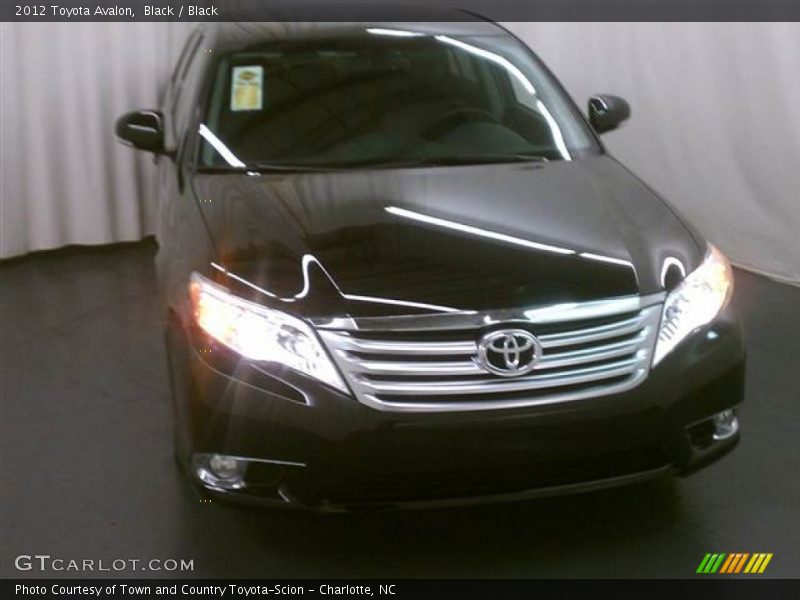 Black / Black 2012 Toyota Avalon