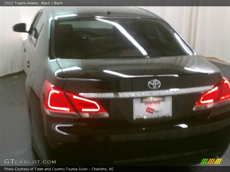 Black / Black 2012 Toyota Avalon