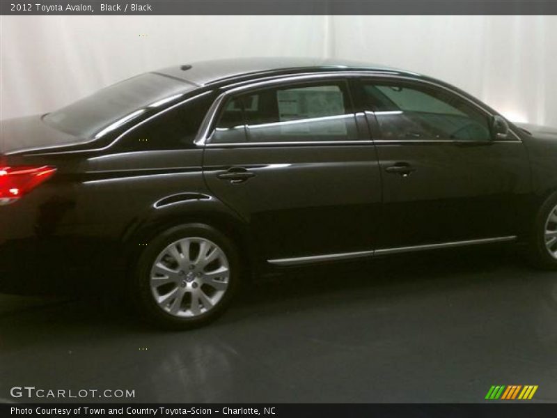 Black / Black 2012 Toyota Avalon