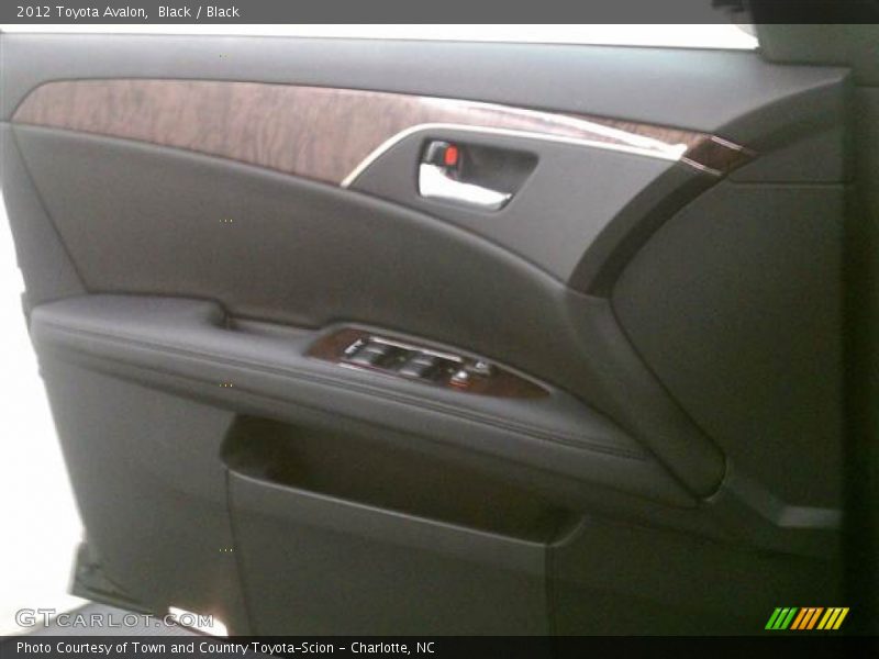 Black / Black 2012 Toyota Avalon