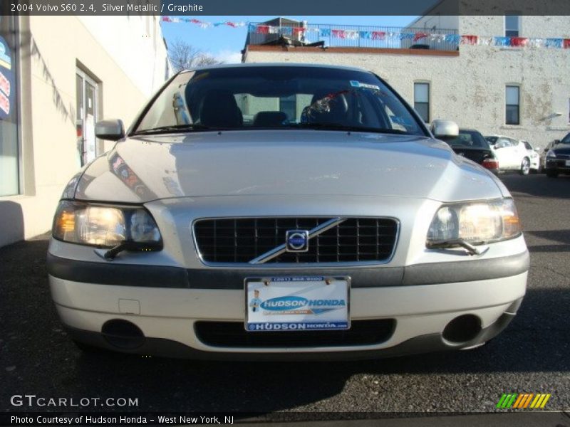Silver Metallic / Graphite 2004 Volvo S60 2.4