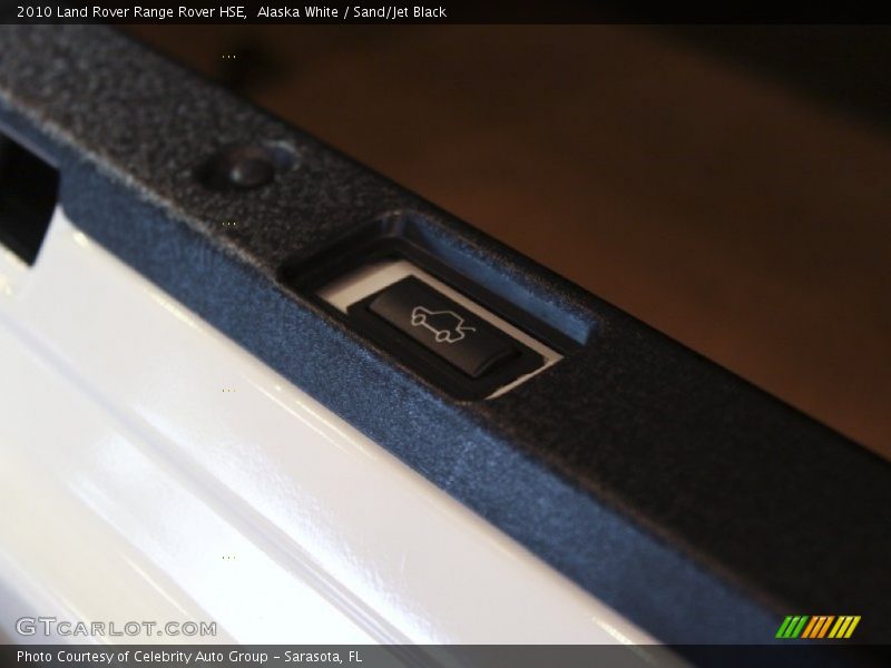 Alaska White / Sand/Jet Black 2010 Land Rover Range Rover HSE