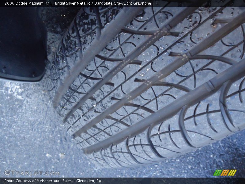 Bright Silver Metallic / Dark Slate Gray/Light Graystone 2006 Dodge Magnum R/T