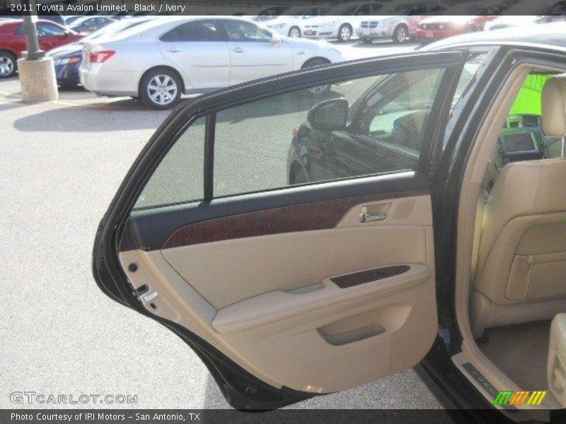 Black / Ivory 2011 Toyota Avalon Limited